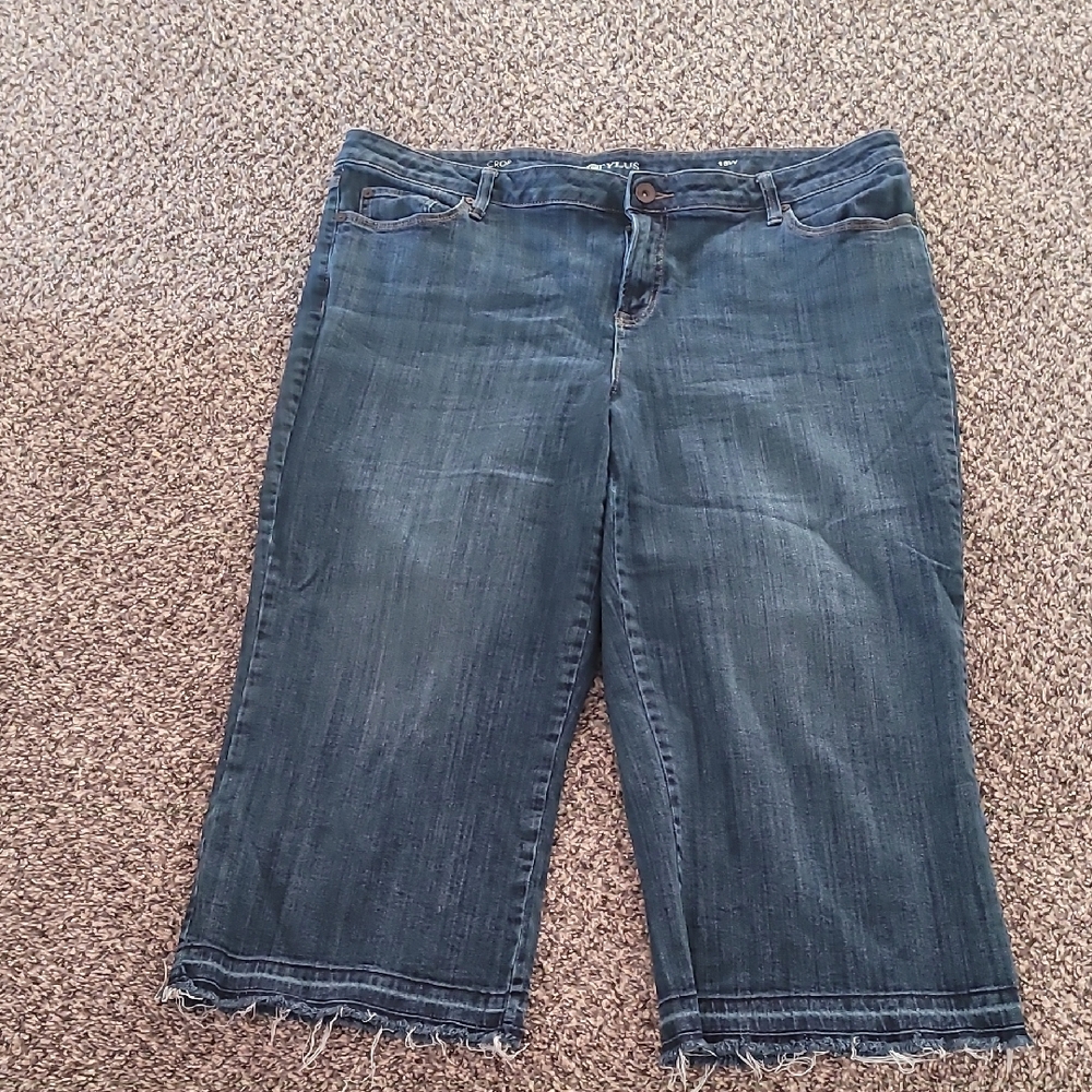 STYLUS Ankle Cropped Blue Jeans with Modern Fit